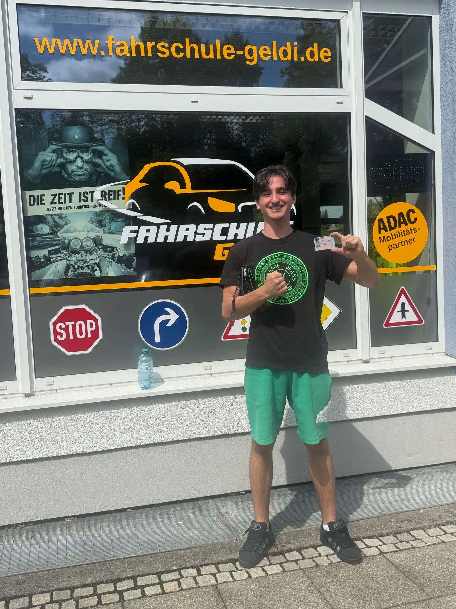 Fahrschule Geldi nach der bestandenen Prüfung, Klasse B